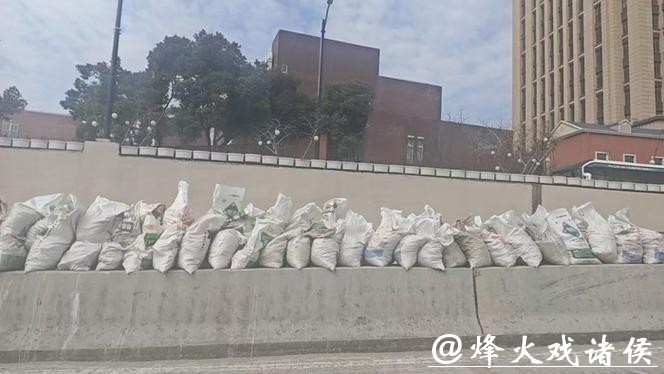 四平路地道“水帘洞”没了,“颠簸路”还在!市民呼吁:施工方能更“用心” 四平路地道“水帘洞”没了,“颠簸路”还在!市民呼吁:施工方能更“用心”